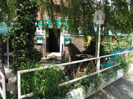 Onkel Tom'S Huette Hotel Gottingen Exterior photo